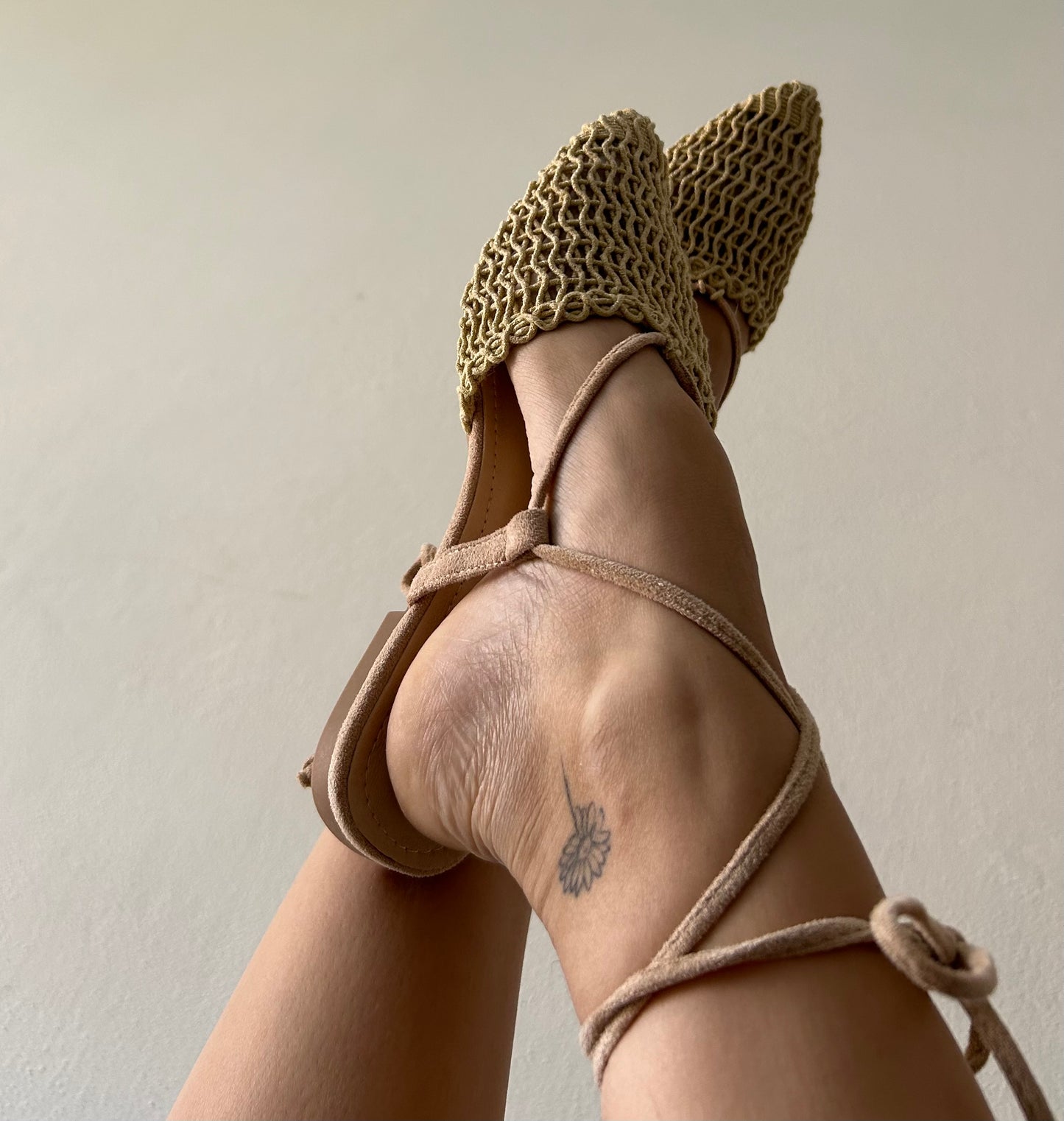 MULES CROCHET ORO