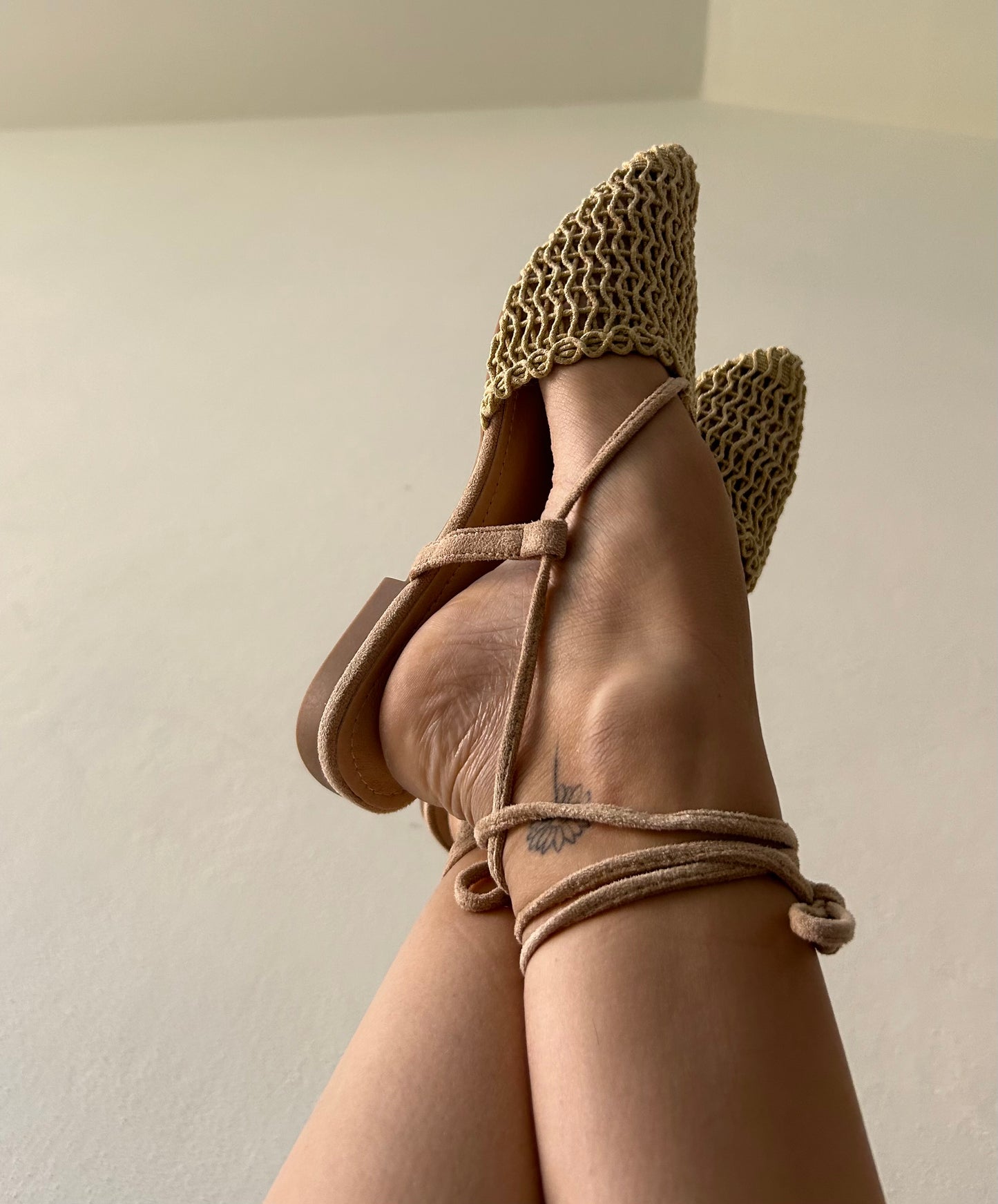 MULES CROCHET ORO