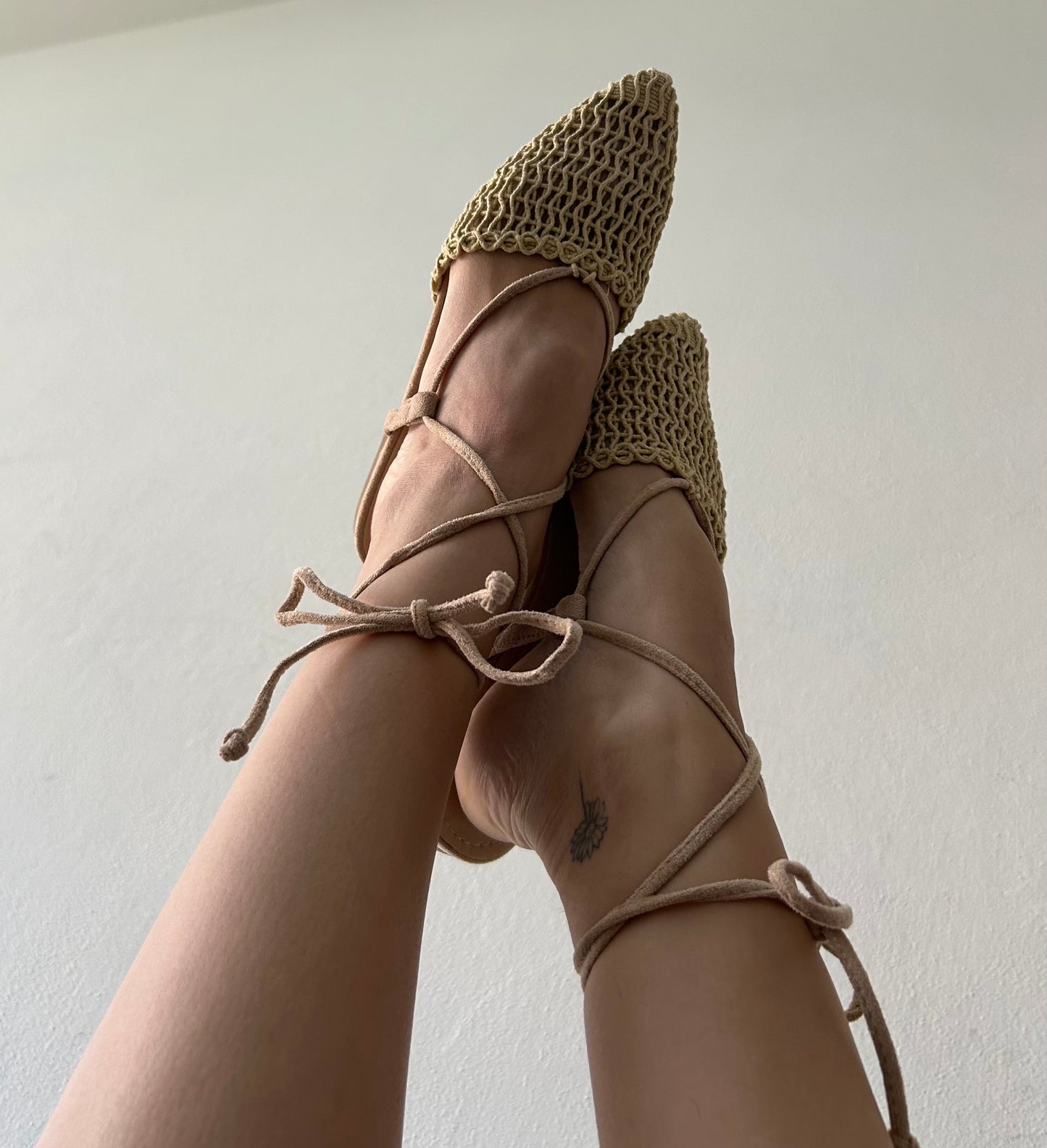 MULES CROCHET ORO